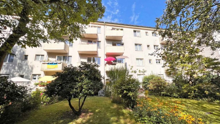 Berlin - VERKAUFT---Freie Wohnung mit Balkon und Eigengarten