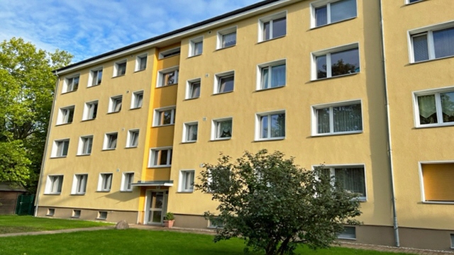 Berlin - Rudow - vermietete Wohnung / modernisiertes Haus