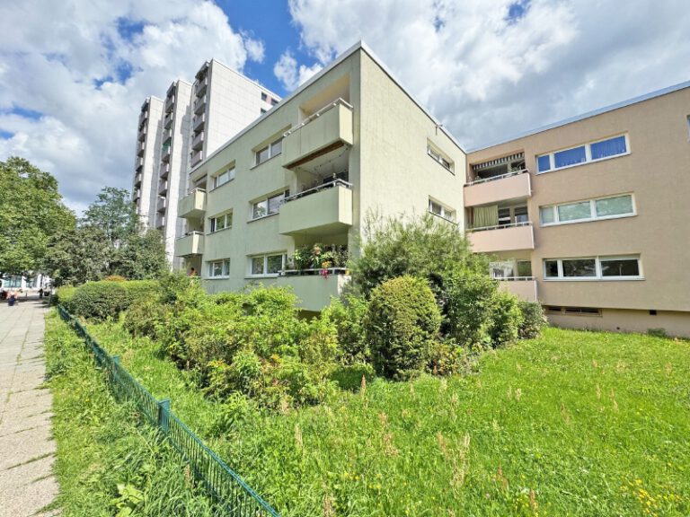 Berlin - frei werdende sanierte Wohnung im Herzen der Gropiusstadt
