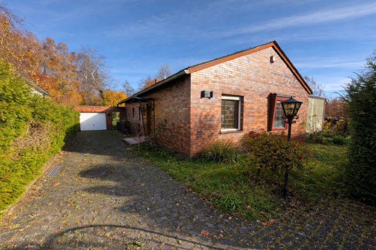 Berlin - Heller Bungalow mit Wintergarten auf weitläufigem Grundstück