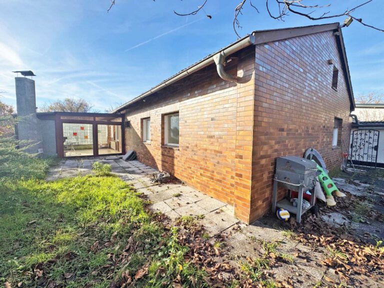 Berlin - Heller Bungalow mit Wintergarten auf weitläufigem Grundstück